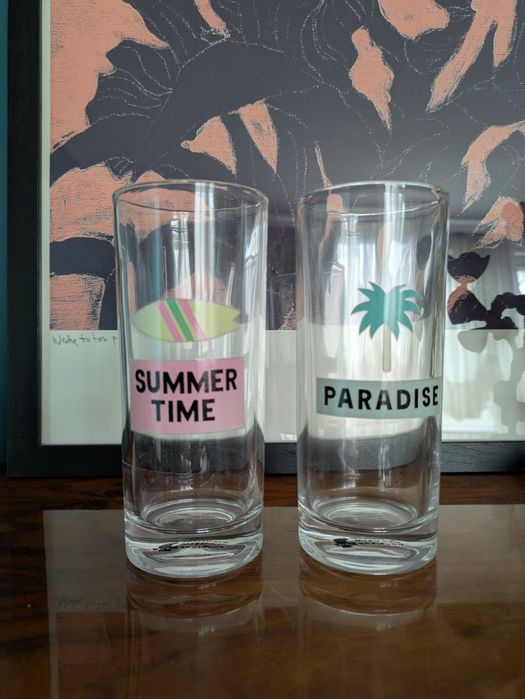 Dwie szklanki do zimnych napojów koktajli palma lato