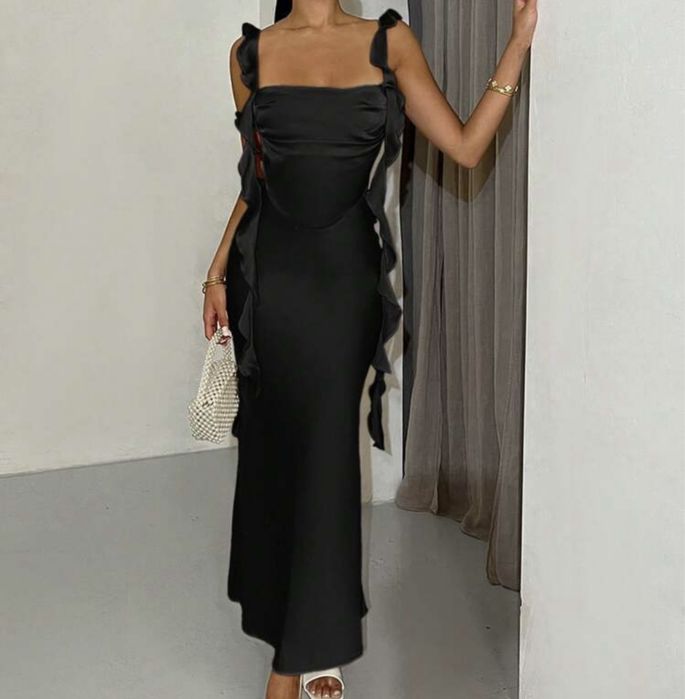 Elegancka czarna sukienka maxi z odkrytymi plecami