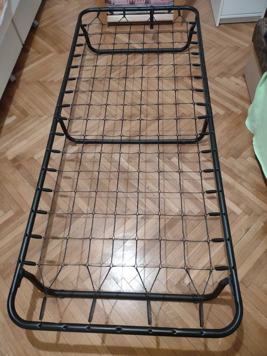 Łóżko polowe , solidne metalowe w idealnym stanie