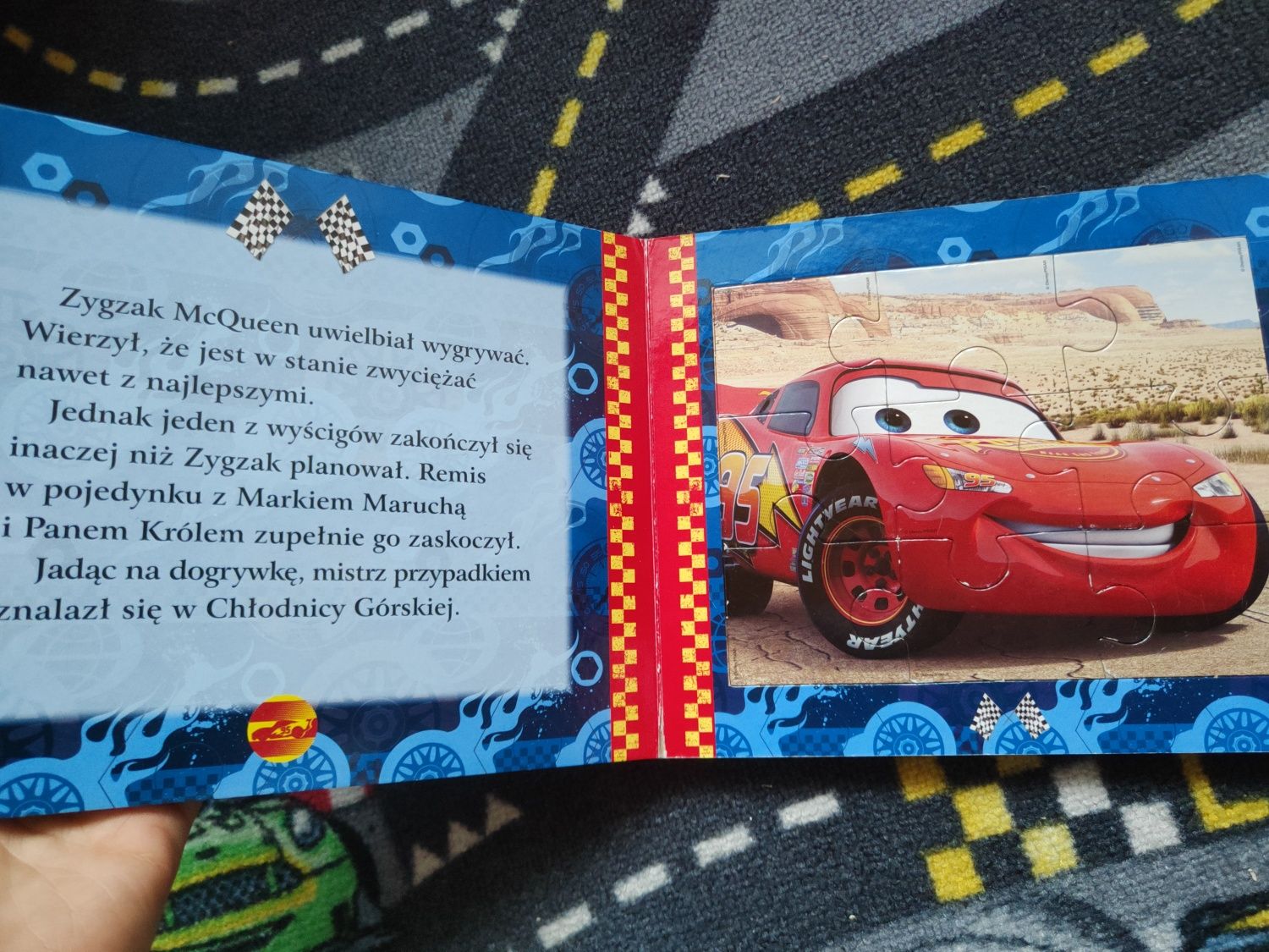 Książka z puzzlami Auta Zygzak McQueen