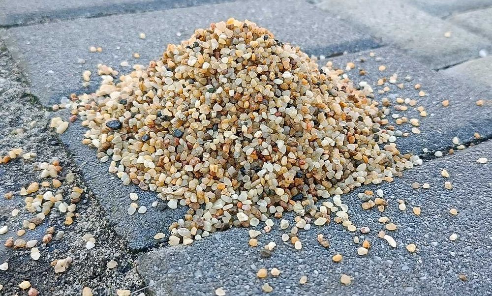 Żółty, bursztynowy piasek, żwirek kwarcowy do akwarium 2-3mm 25kg