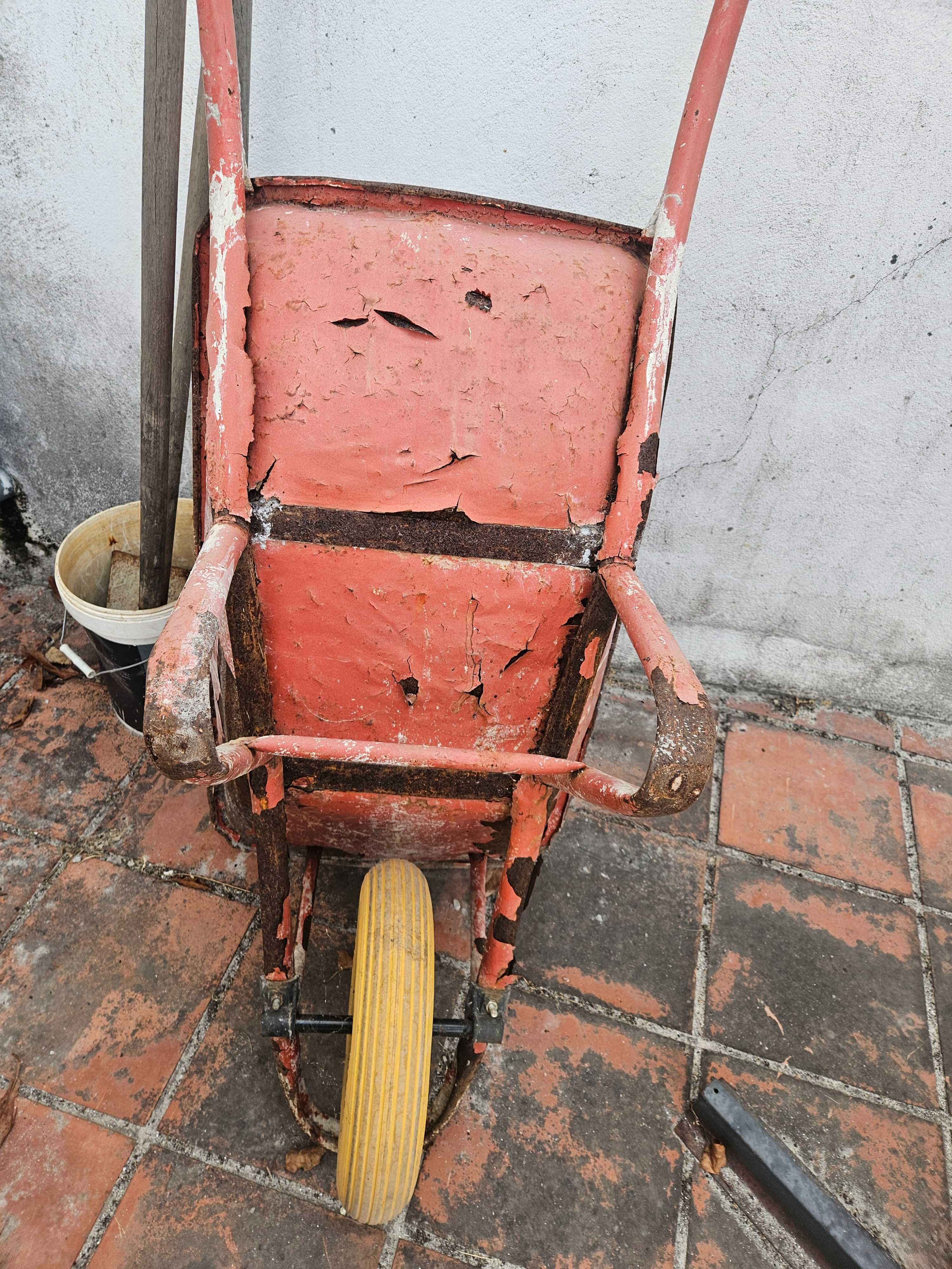 Carrinho de mão usado