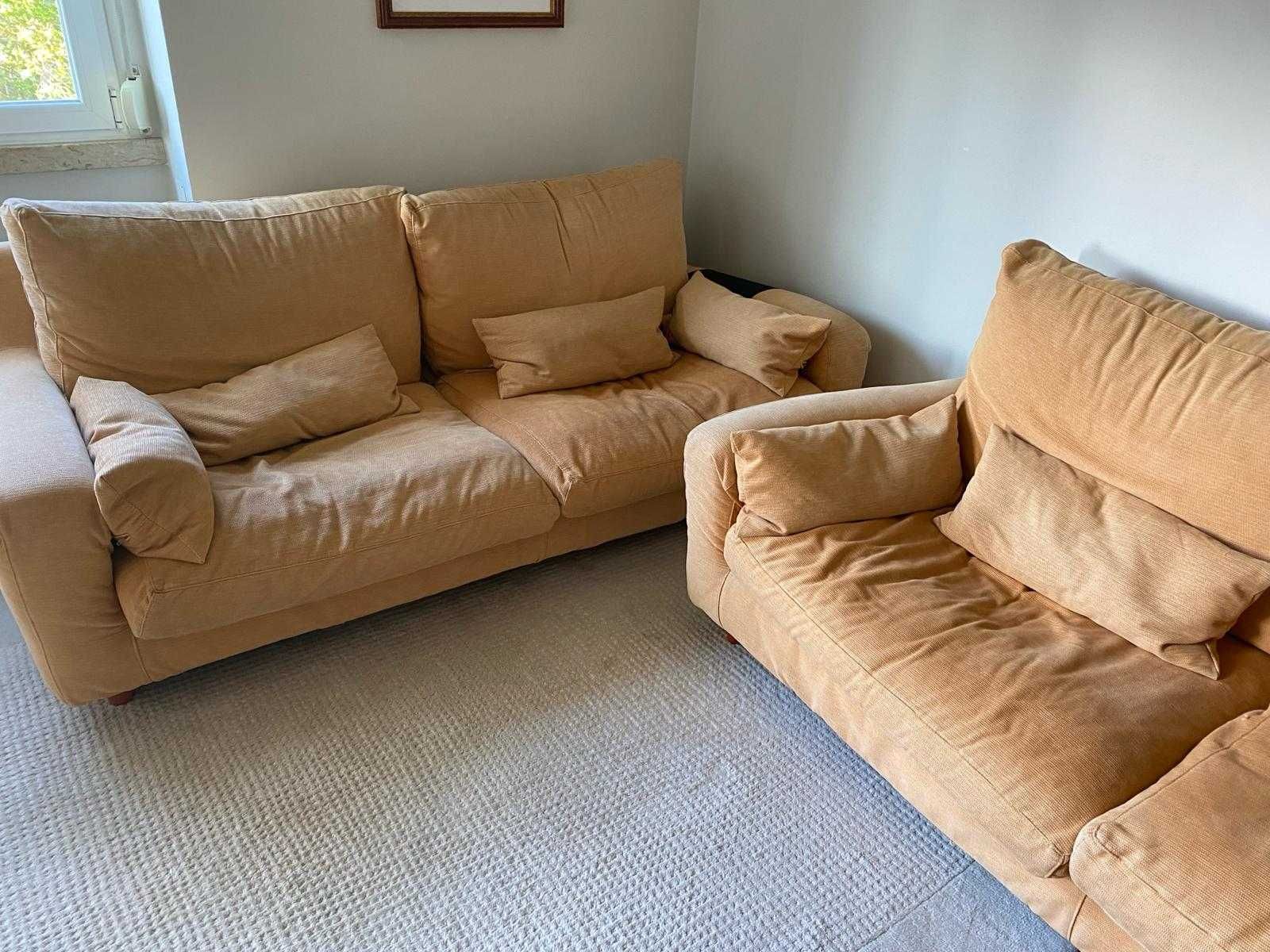 2 Sofás Confortáveis amarelo torrado para 3/4 pessoas - Preço por sofá