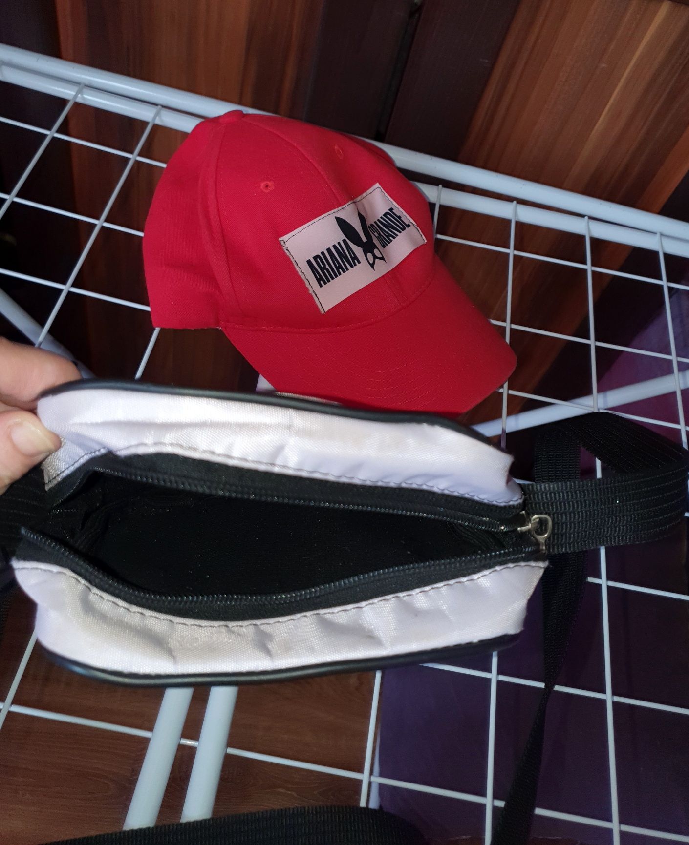 Komplet czapka z daszkiem,torebka Ariana Grande + dwie poszewki na pod