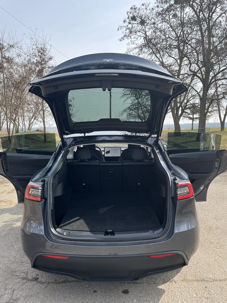 Tesla model Y 2021