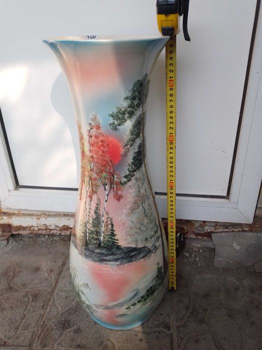 Продам керамічну вазу. В наявності три різні.