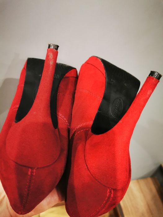 Czerwone buty na obcasie