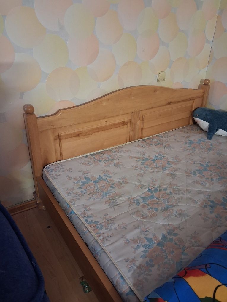 Ліжко полутерно, до великого ліжка комплект