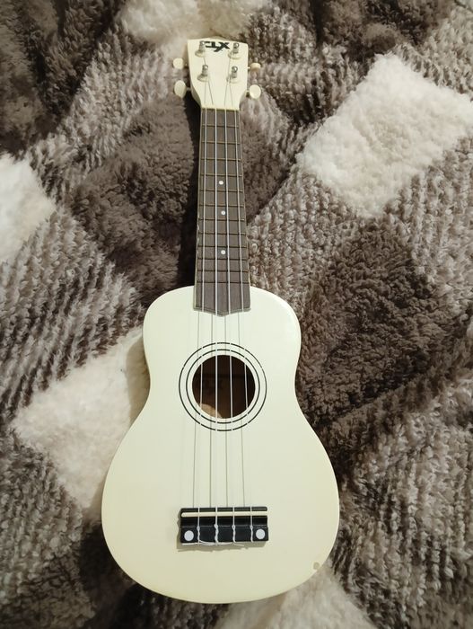 Ukulele białe używane
