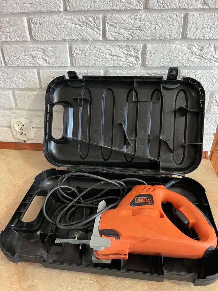 Pilarka-wyrzynarka Black+Decker