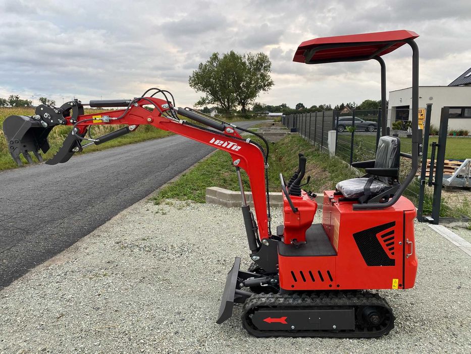 Minikoparka 1T + osprzęt wiertnica , skarpówka, 3 łyżki