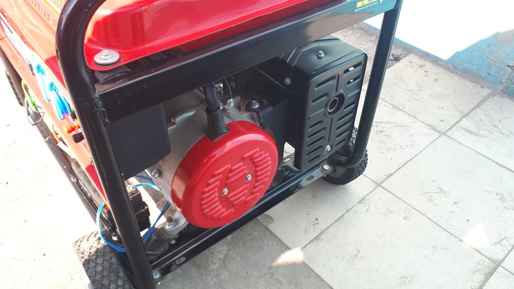 Продам бензиновый генератор MUSSTANG BS6500Е