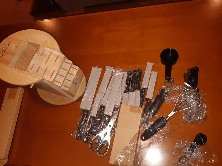 Suporte rotativo para facas e acessórios de cozinha