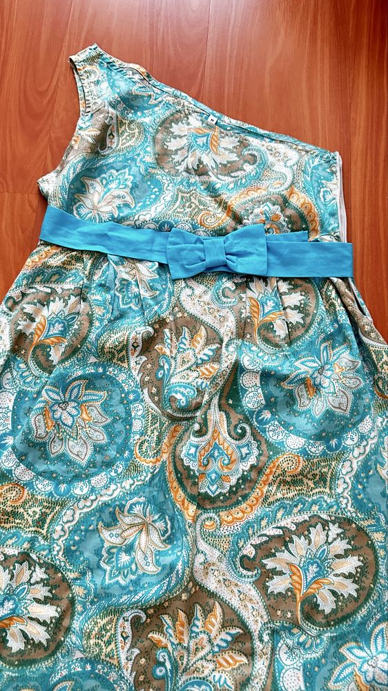 Vestido curto de verão em segunda mão