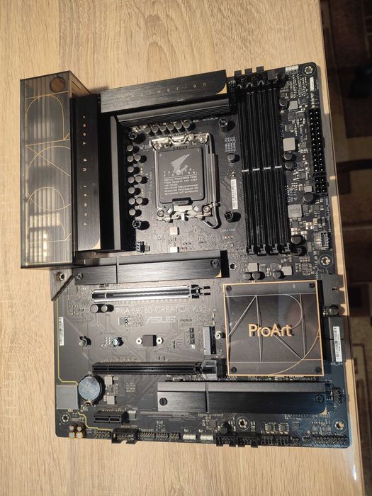 Продам материнську плату asus proart b760