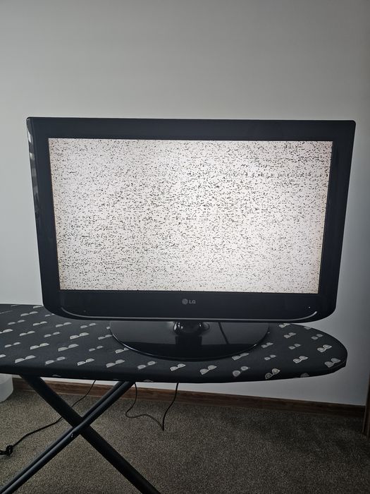 Telewizor LG model 32LT75