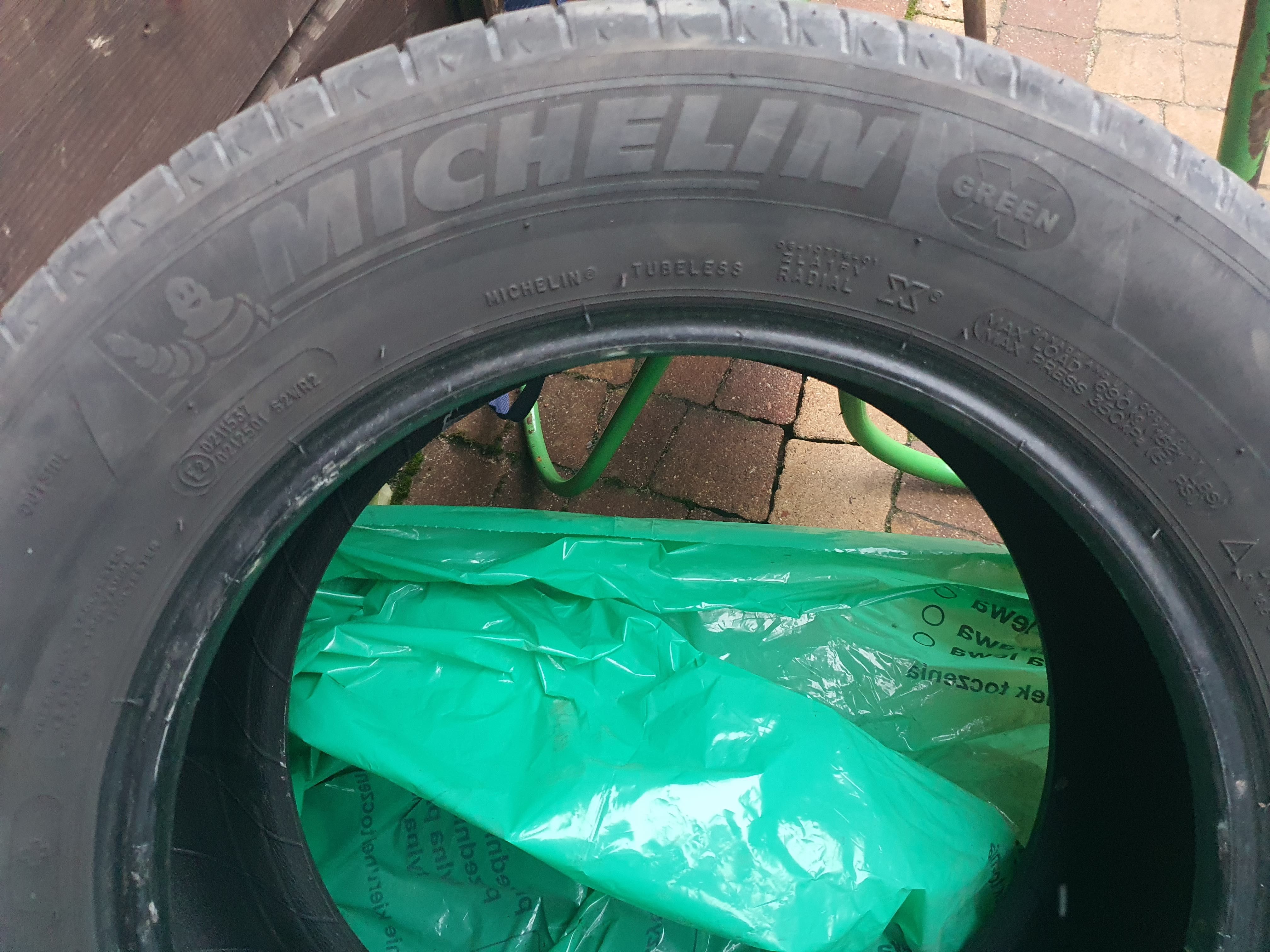 Sprzedam tanio opony używane letnie Michelin Energy Saver 215/60/R16