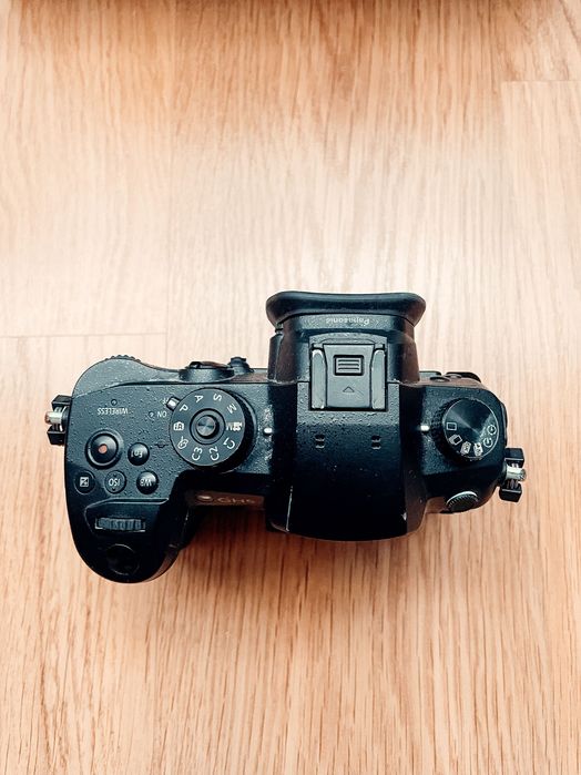 Panasonic GH5 - com 4 baterias, carregador e caixa originais