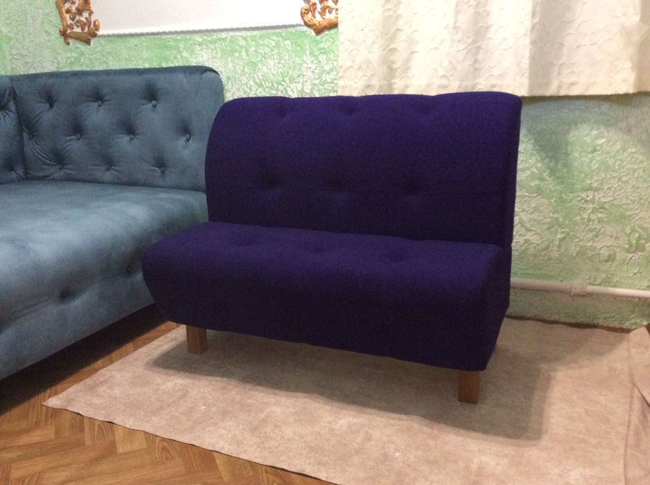 Маленький диванчик для зоны ожиданий,кухня,прихожая,балкон,кафе...