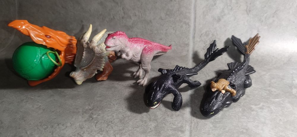 Дінозаври та Дракони (як приборкати дракона) (фірмові іграшки)