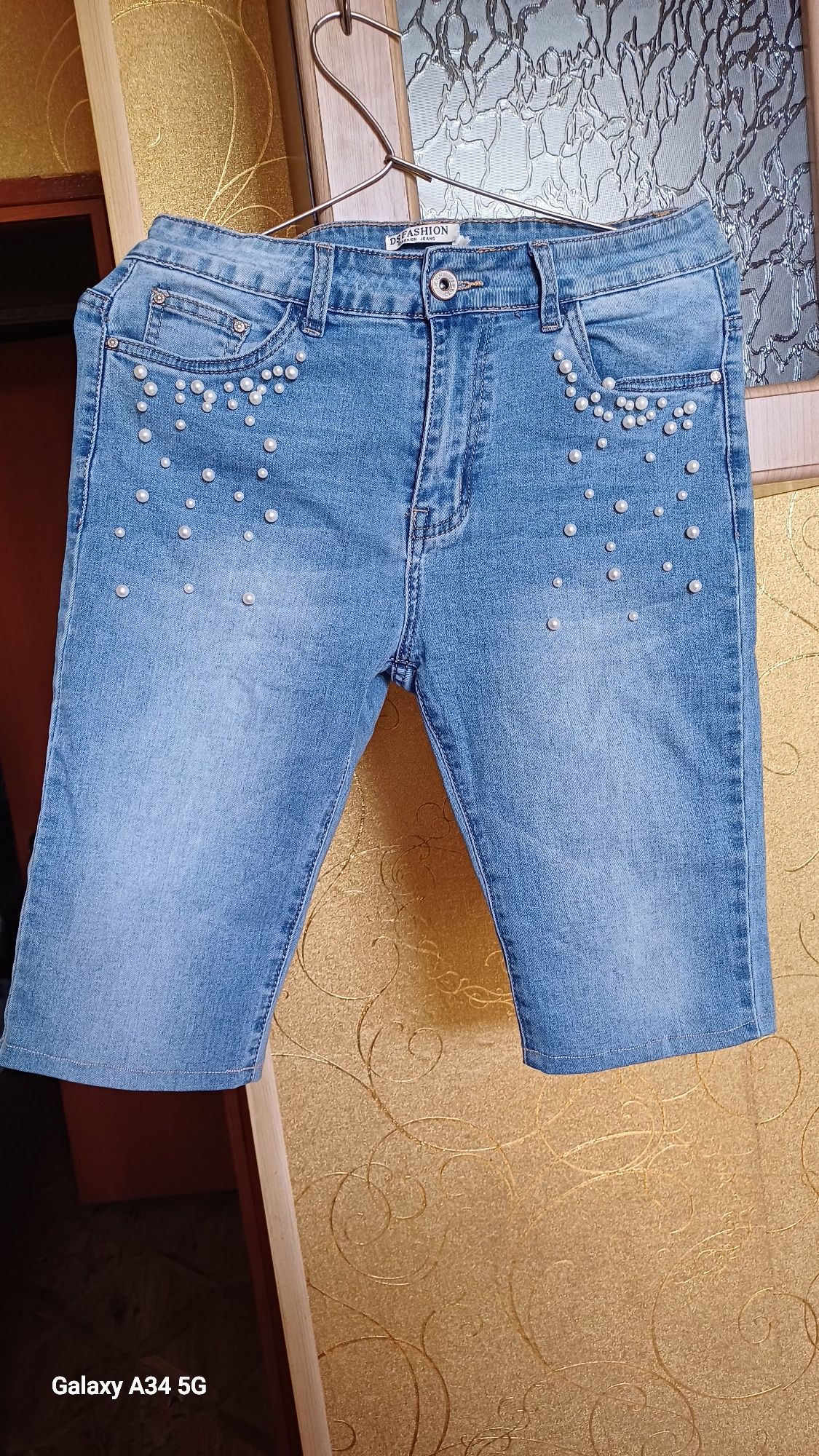 Продам джинсовые шорты- бриджи  размер 48-50