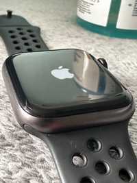 Apple Watch SE 44mm Nike