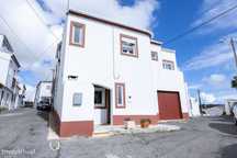 Moradia T2+1 Quartos E Garagem Em Almádena