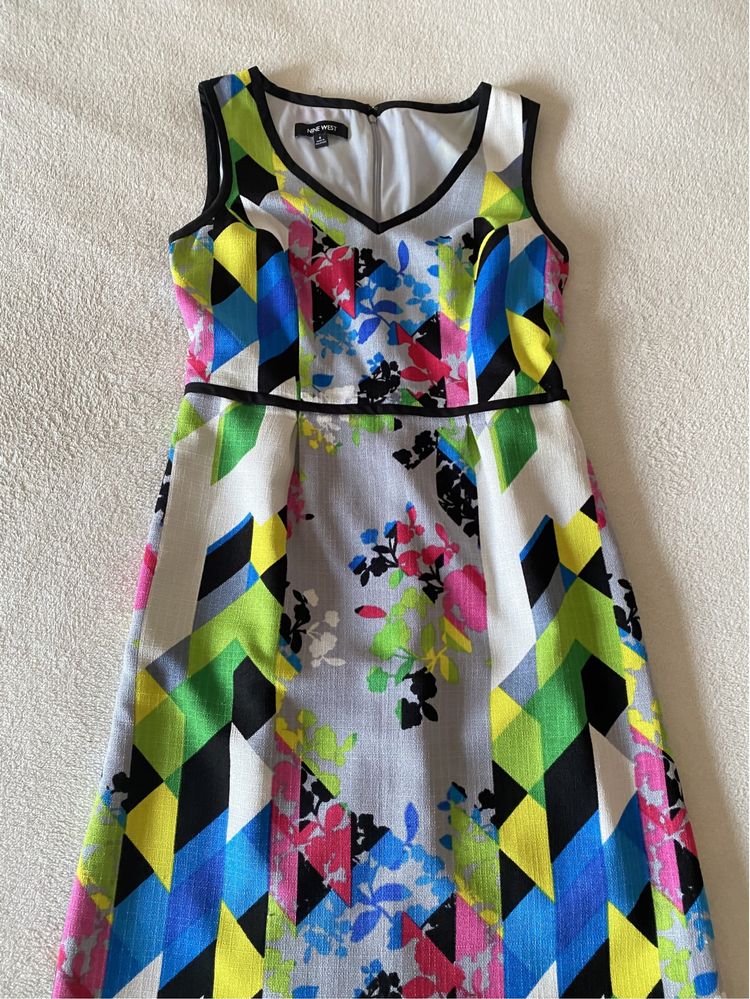 Sukienka Nine West w geometryczny wzór w kolano elegancka biorowa