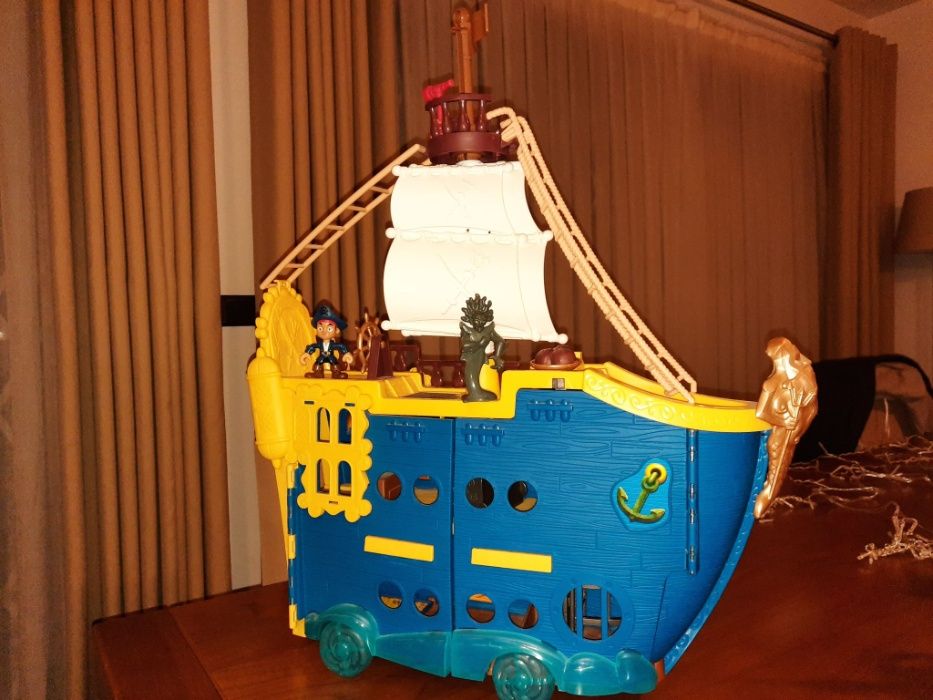 Jake e os piratas (navio colosso dos mares)