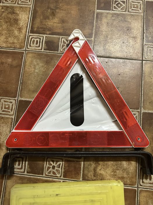 Аварий знак.  Для автомобиля , для автомобиля