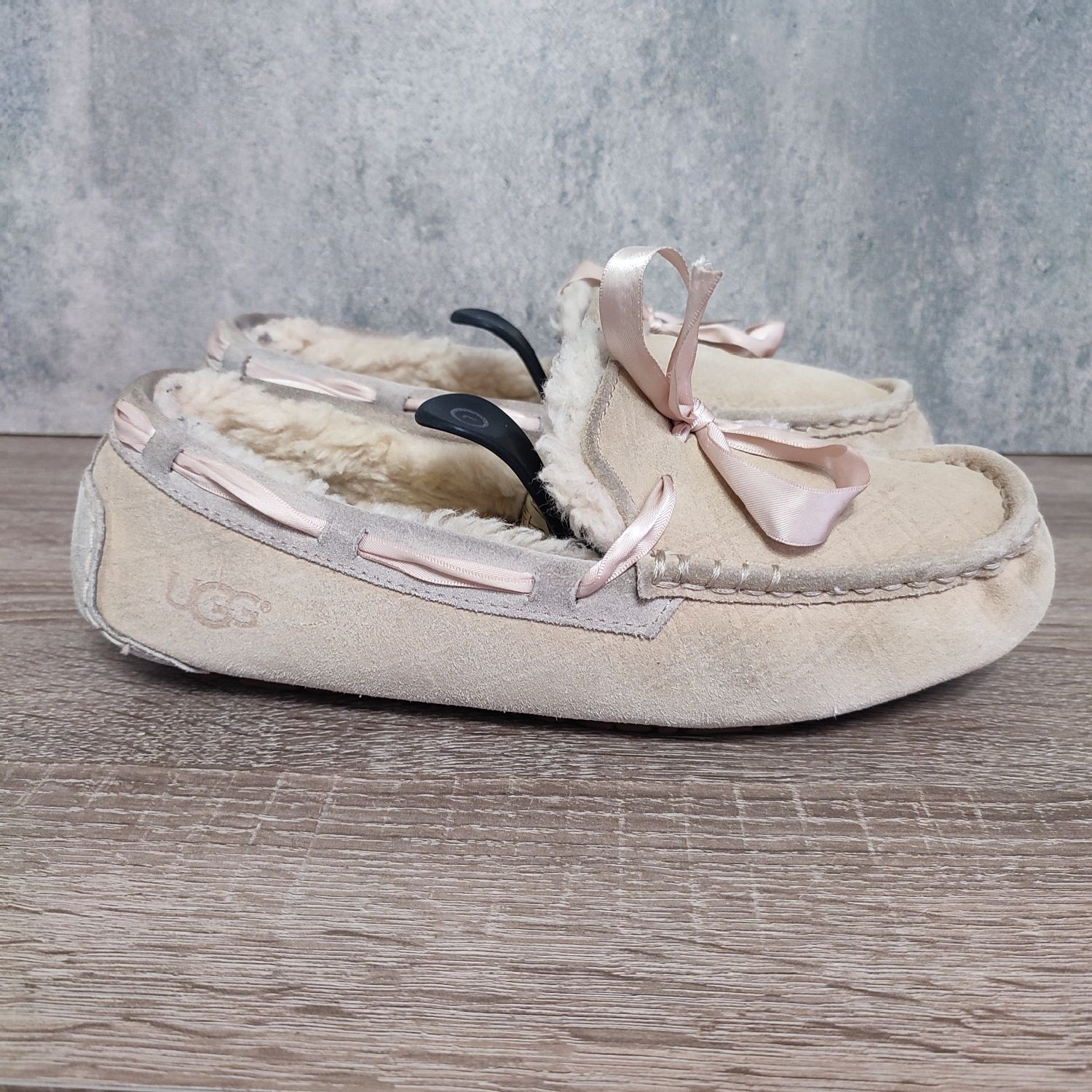 жіночі шкіряні туфлі,кросівки, мокасини UGG size 42/9.5/275