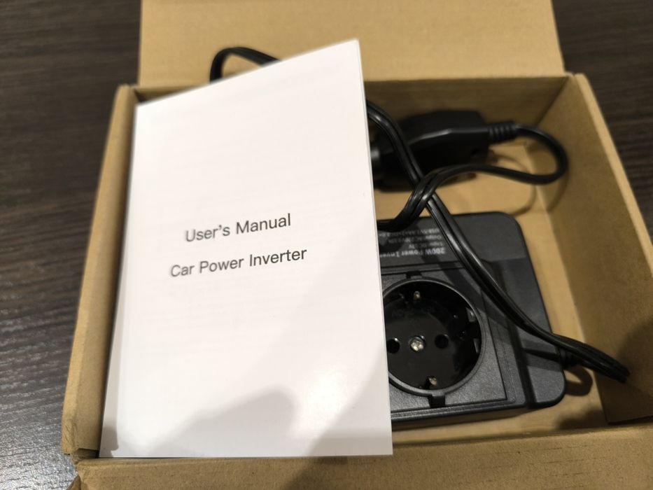 Автомобільний інвертор 12 - 220 В