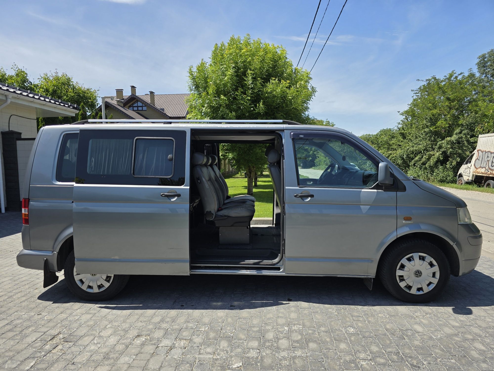 Продам Volkswagen Caravelle 9 мест