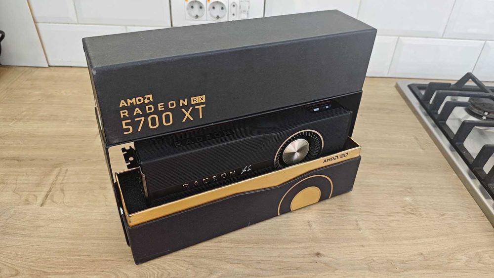 AMD Radeon RX 5700 XT 50th Anniversary на пломбі з коробкою ідеальна