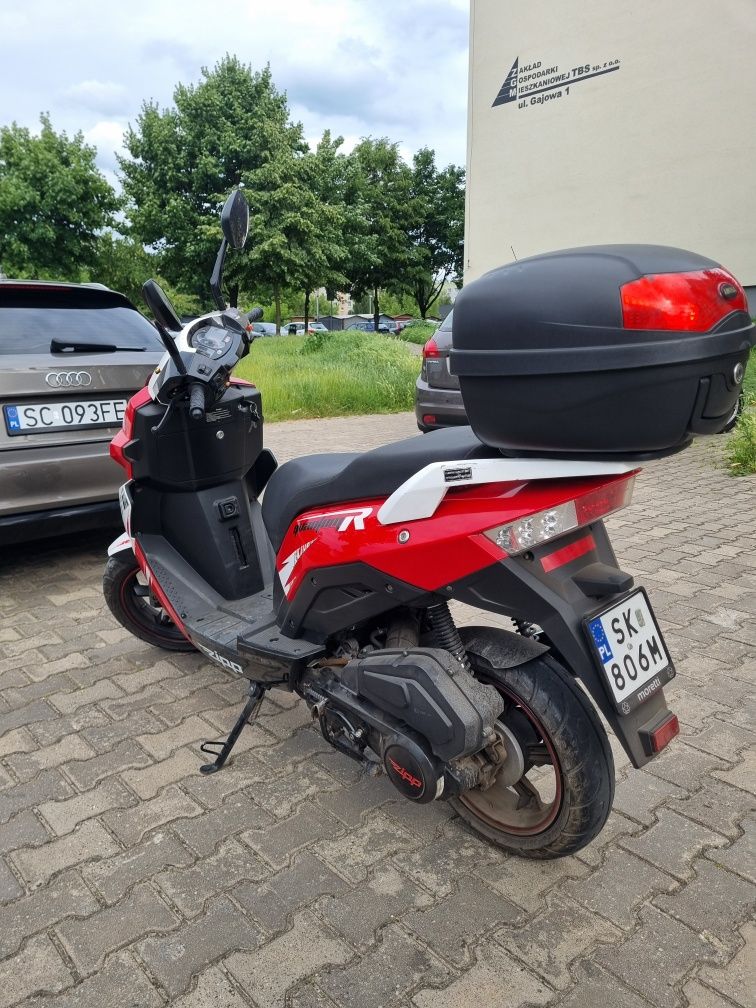 Skuter Zipp Quantum R 125  / 2 kaski / Rękawice / Zadbany