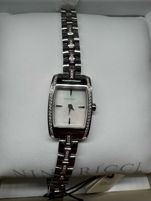 Новые женские часы  NINA RICCI 023.71.74.7  с бриллиантами