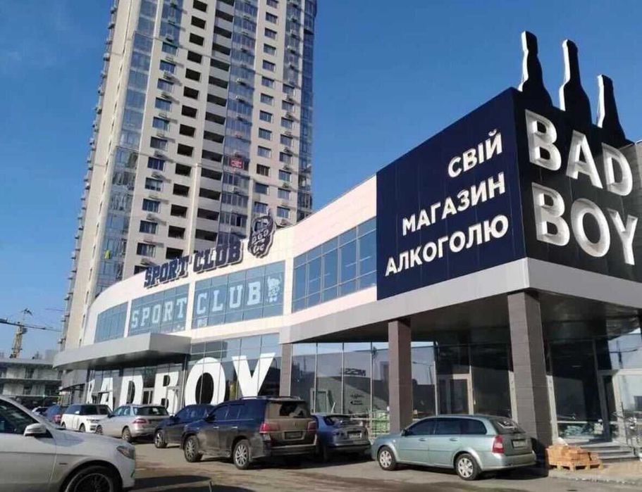 Продаж підземного просторого паркомісця з розеткою в ЖК RiverStone