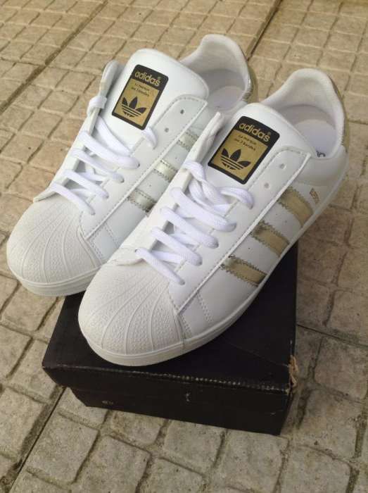 Tenis tipo Adidas Superstar Brancos 42/41 NOVOS