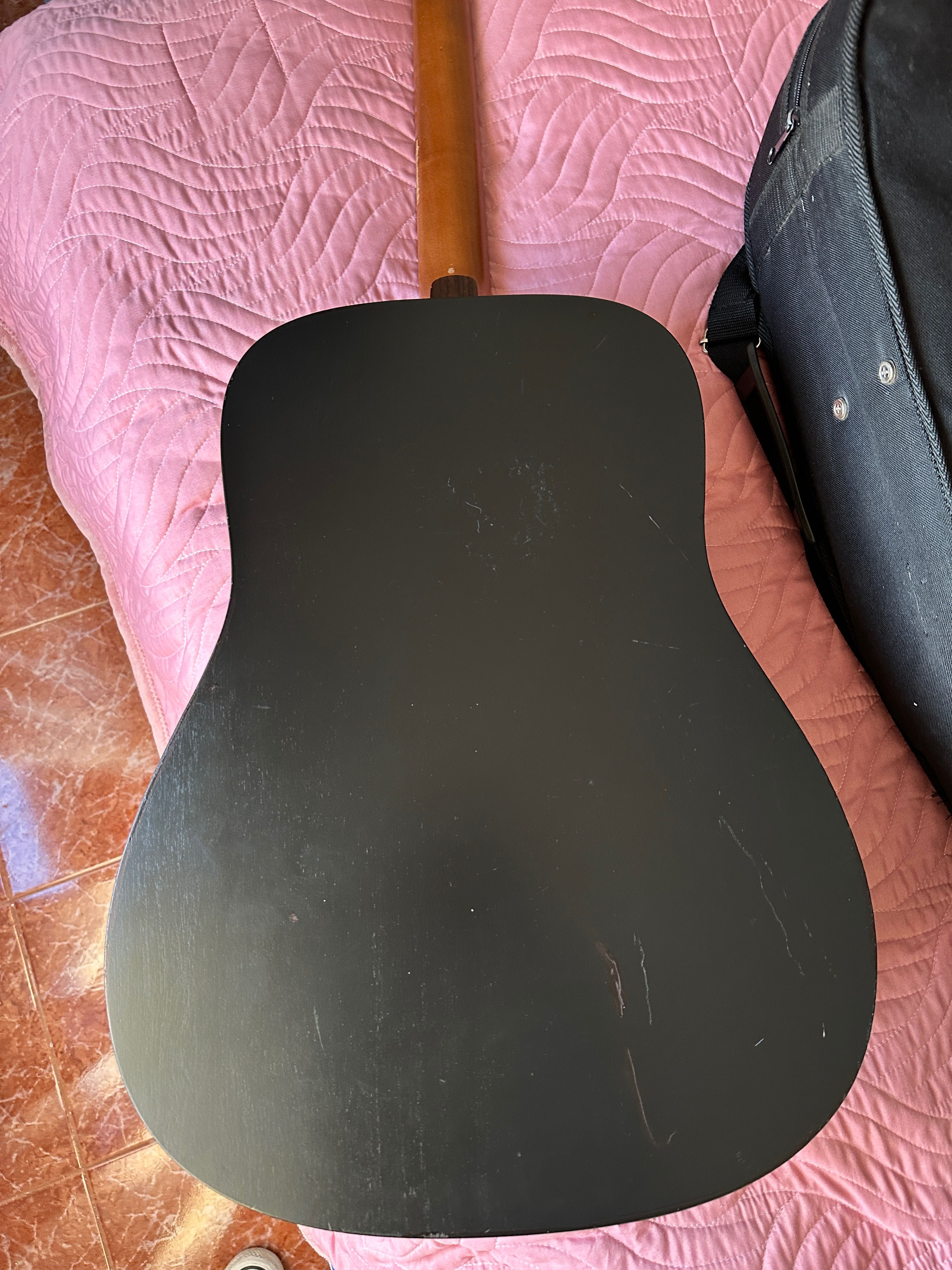 Guitarra Acústica ‘Art & Lutherie’ - Made in Canada