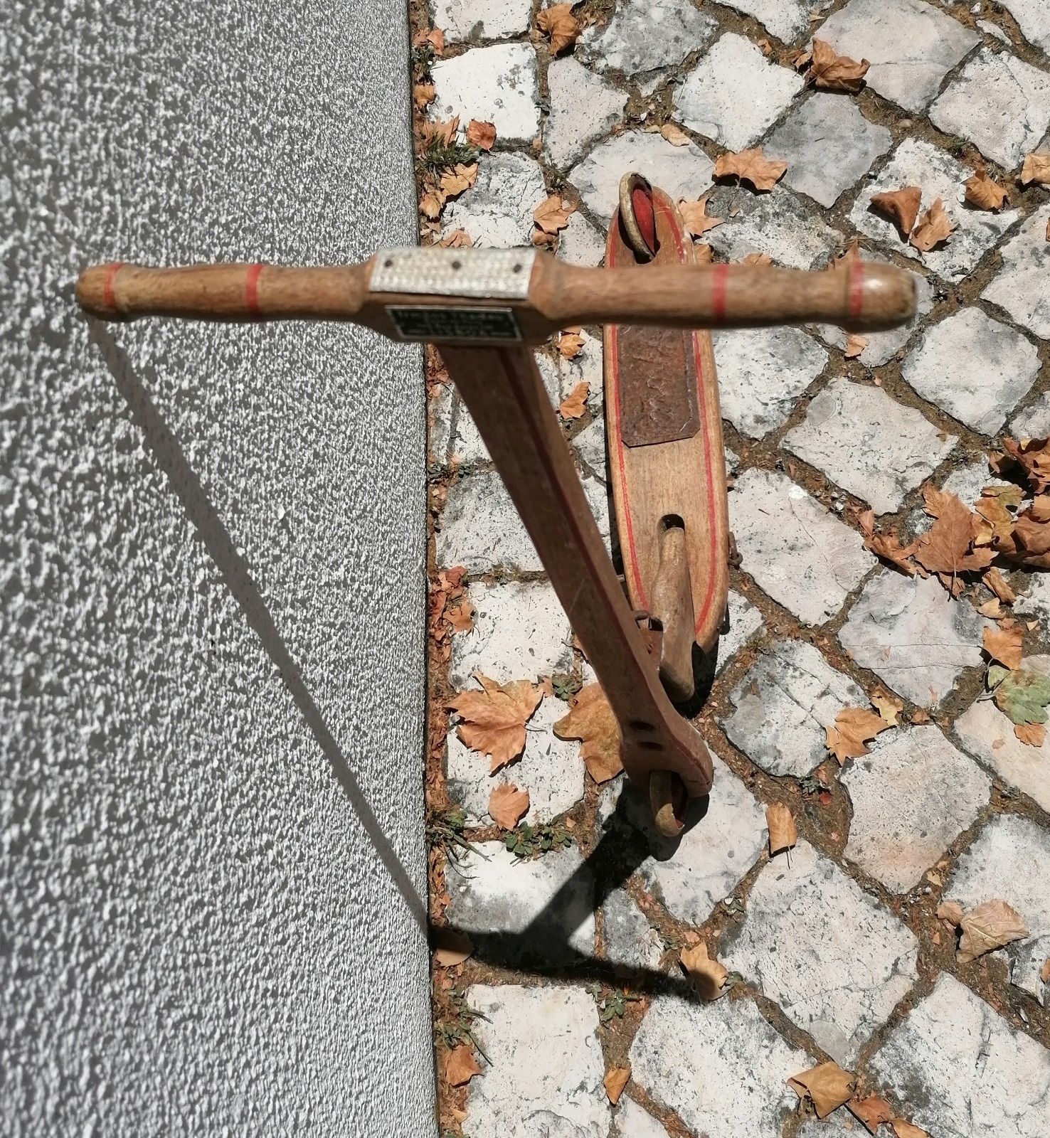 Trotinete em madeira antiga
