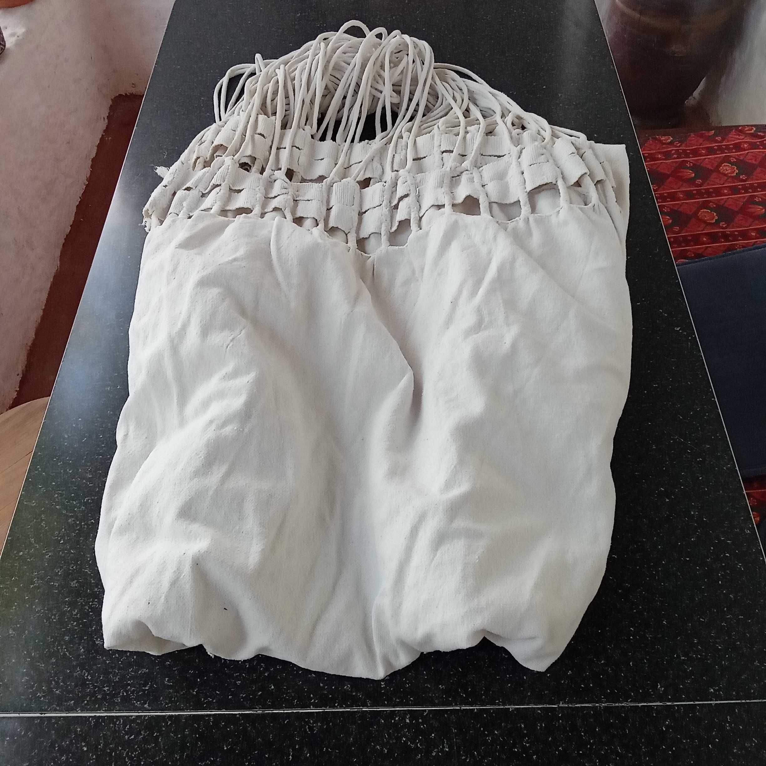Cama de rede em pano, fabricada no Brasil