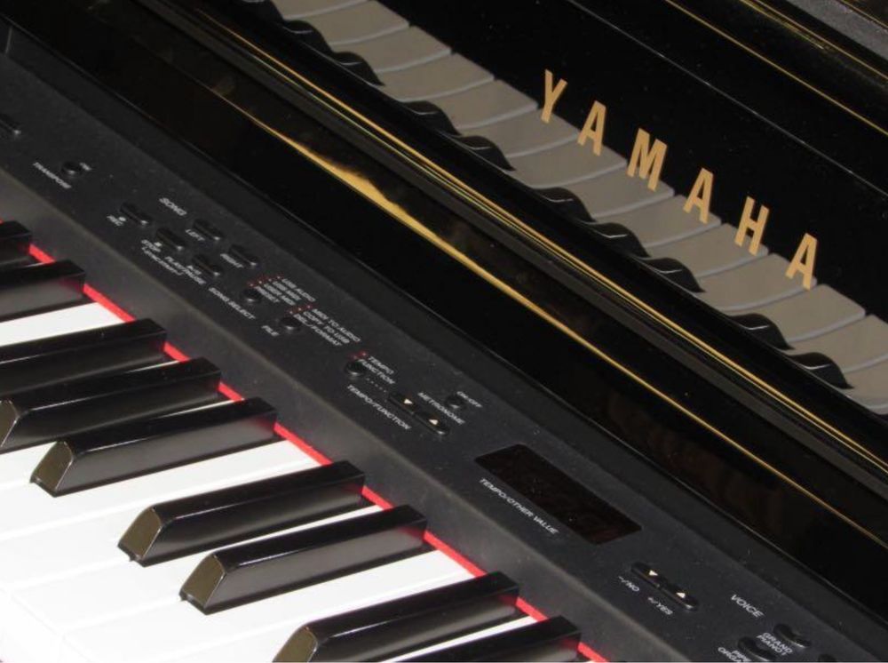 Piano de cauda digital Yamaha Clavinova CLP-465GP