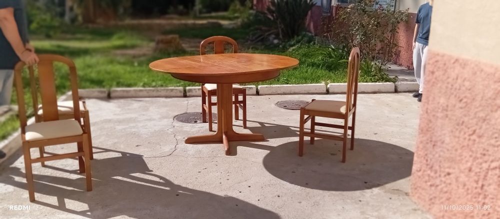 Mesa de jantar com 4 cadeiras extensível