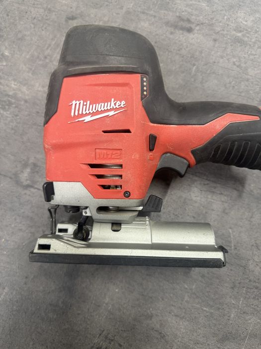 Продам лобзик Milwauke M12