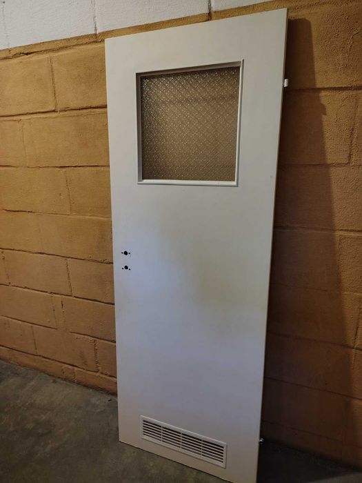 Drzwi łazienkowe prawe, kolor biały.