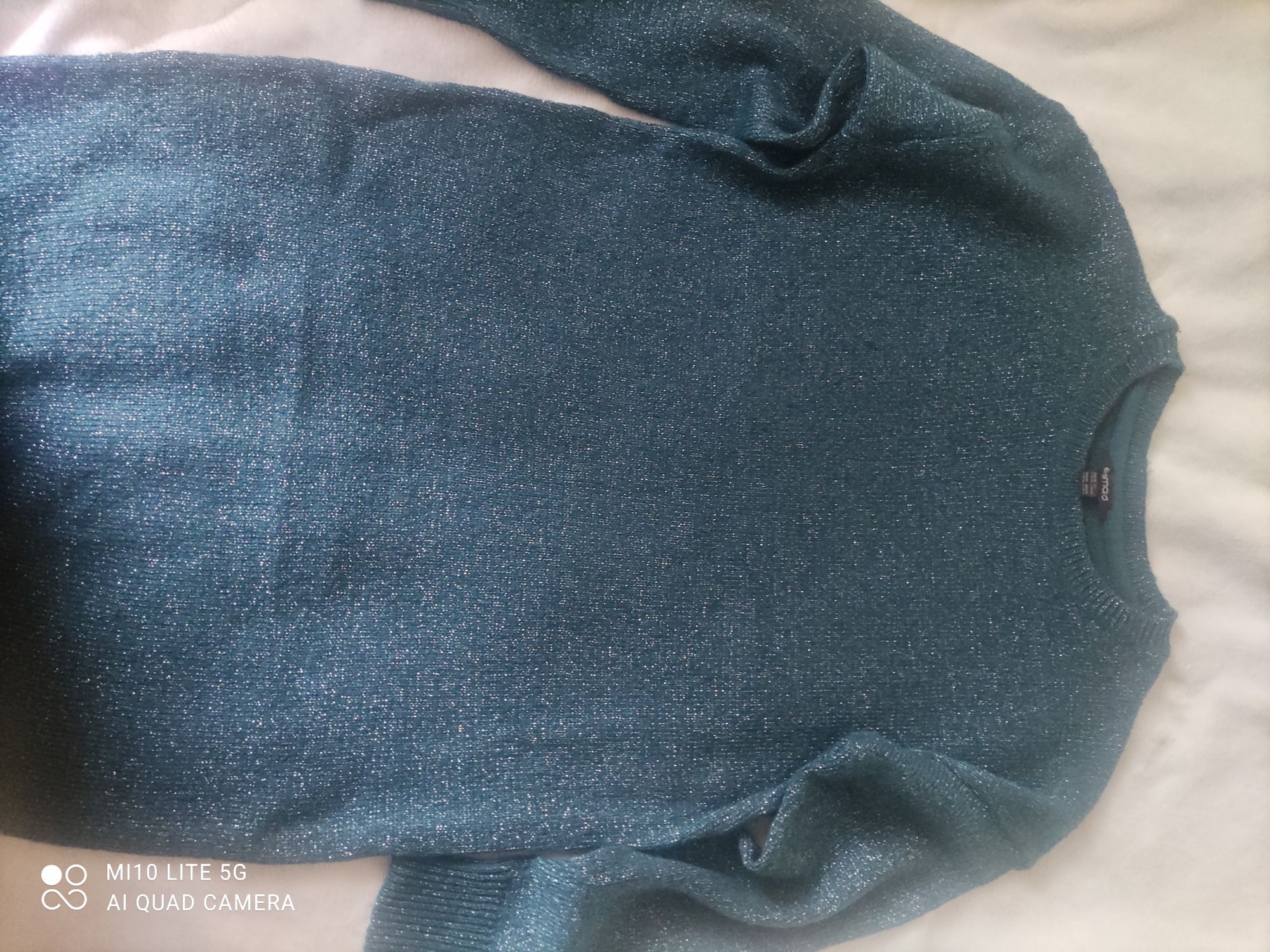 Sweter niebieski ze srebrną nitką