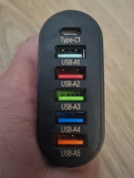 Zegarek usb oraz ładowarka z wieloma portami usb 65w