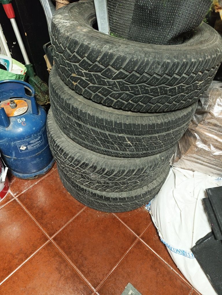 Pneus mistos  245/70/16