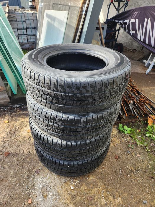 Opony zimowe 215/70R15C 109/107R
