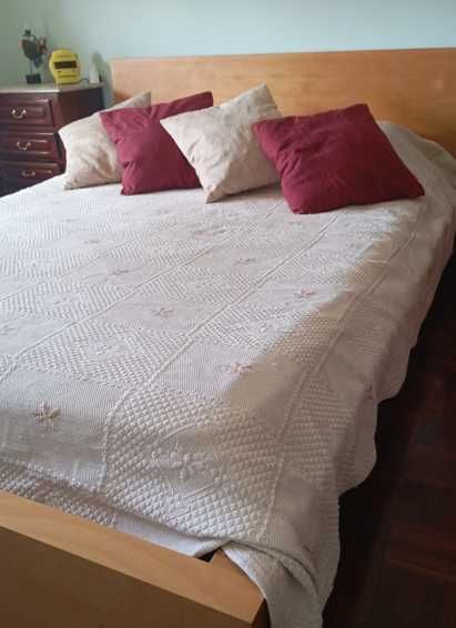 Cama casal estilo moderno 2.10 x 1.56mt